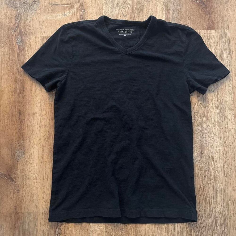 Banana republic black v neck t shirt Medium